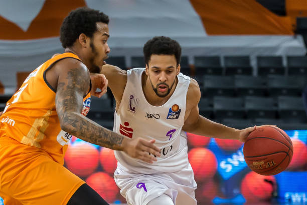 劳里的进攻 劳里的进攻