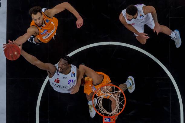 芬威体育集 芬威体育集